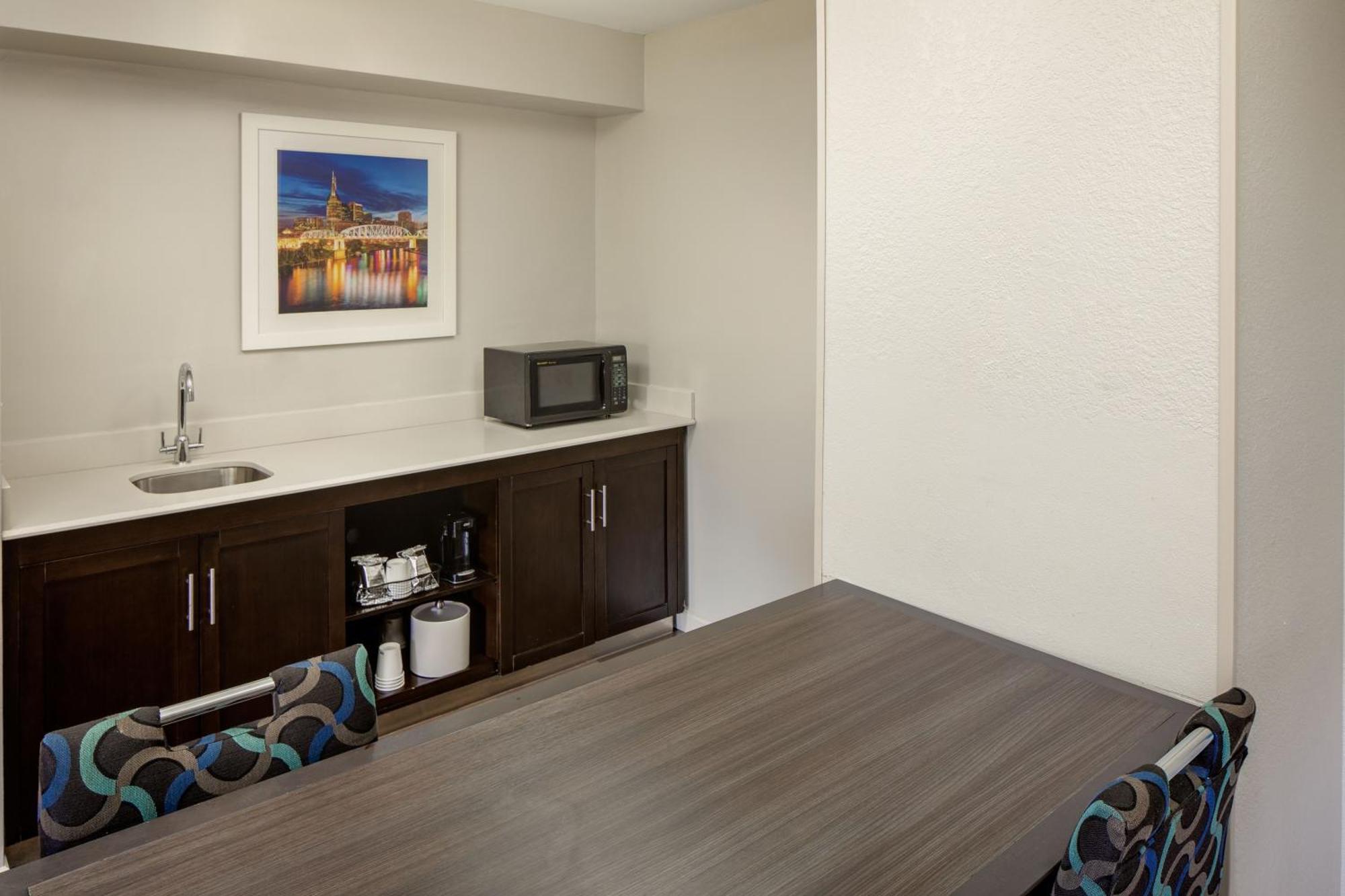 Hampton Inn & Suites Nashville-Airport Ngoại thất bức ảnh