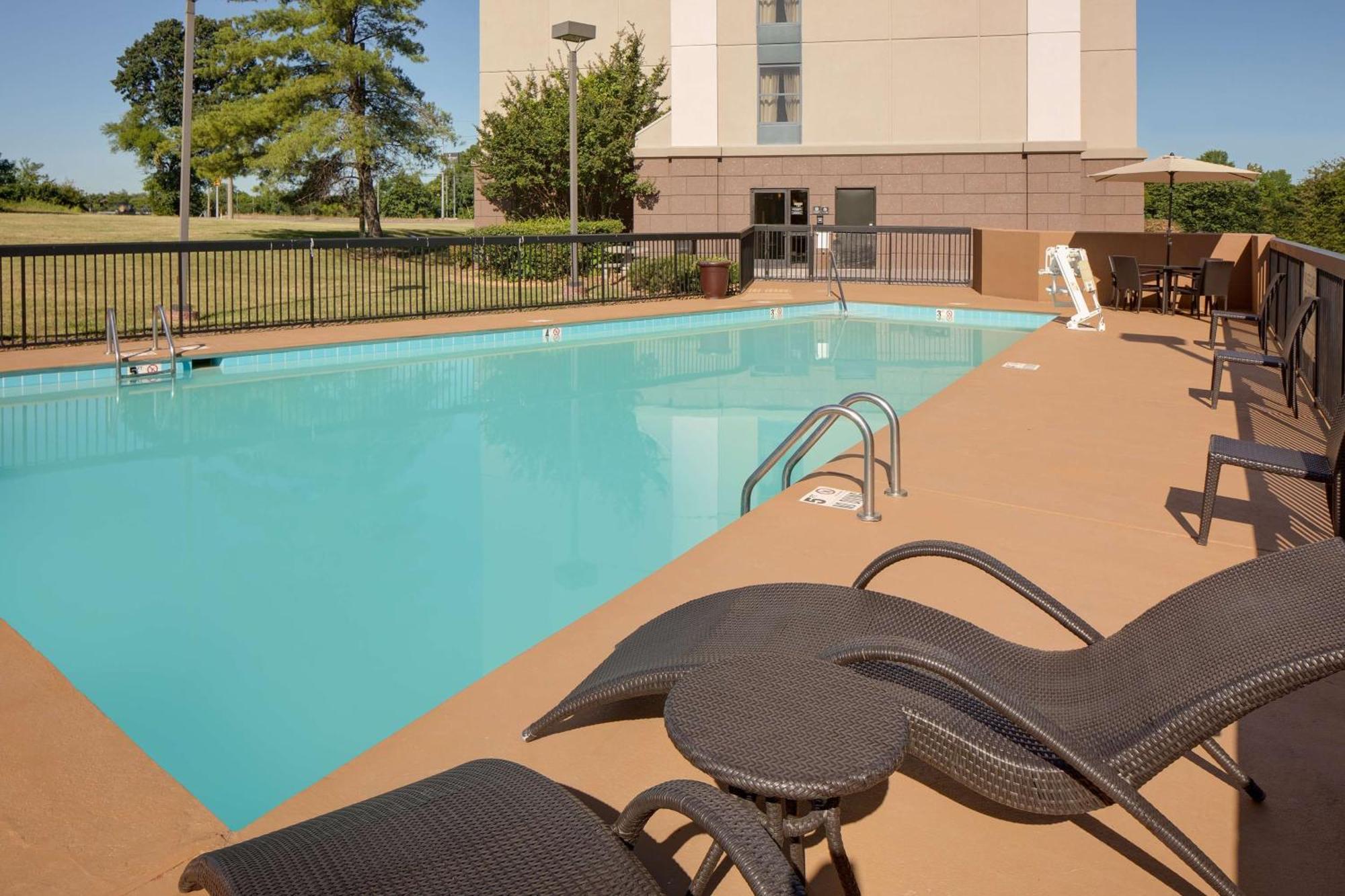 Hampton Inn & Suites Nashville-Airport Ngoại thất bức ảnh